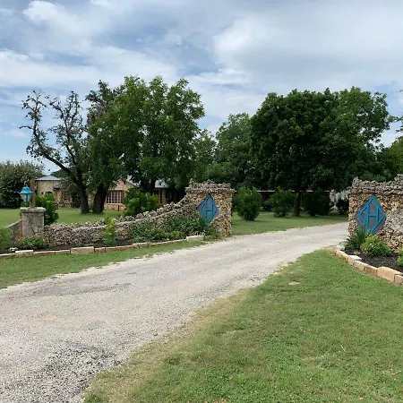 Diamond H Lodge B&B